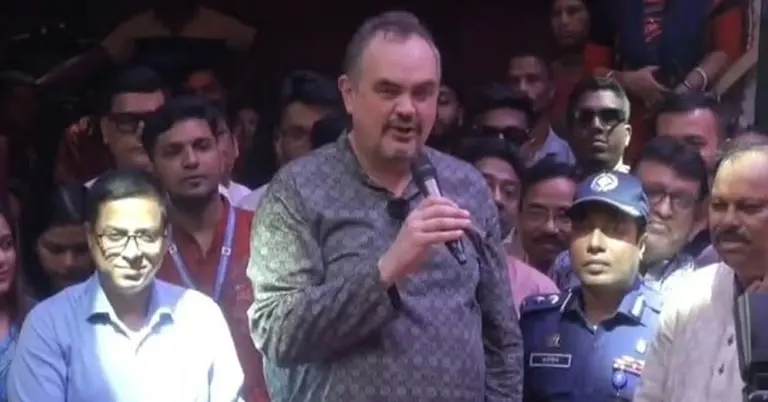 পূজামণ্ডপে মার্কিন রাষ্ট্রদূত